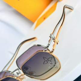 Picture of Louis Vuitton Sunglasses _SKUfw75179608fw